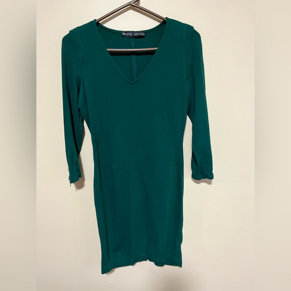 Figure hugging  Green V-Neck dress